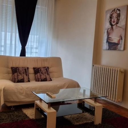 Slavija Square Apartments Belgrado Esterno foto