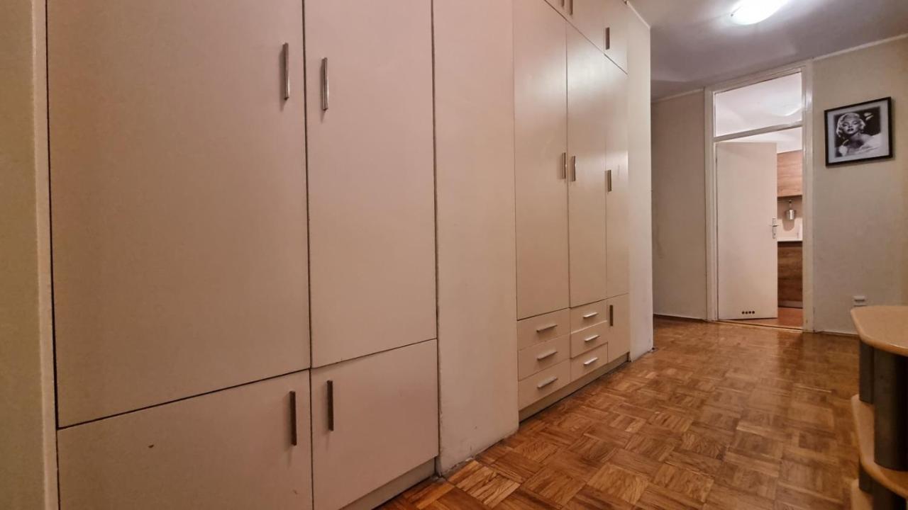Slavija Square Apartments Belgrado Esterno foto