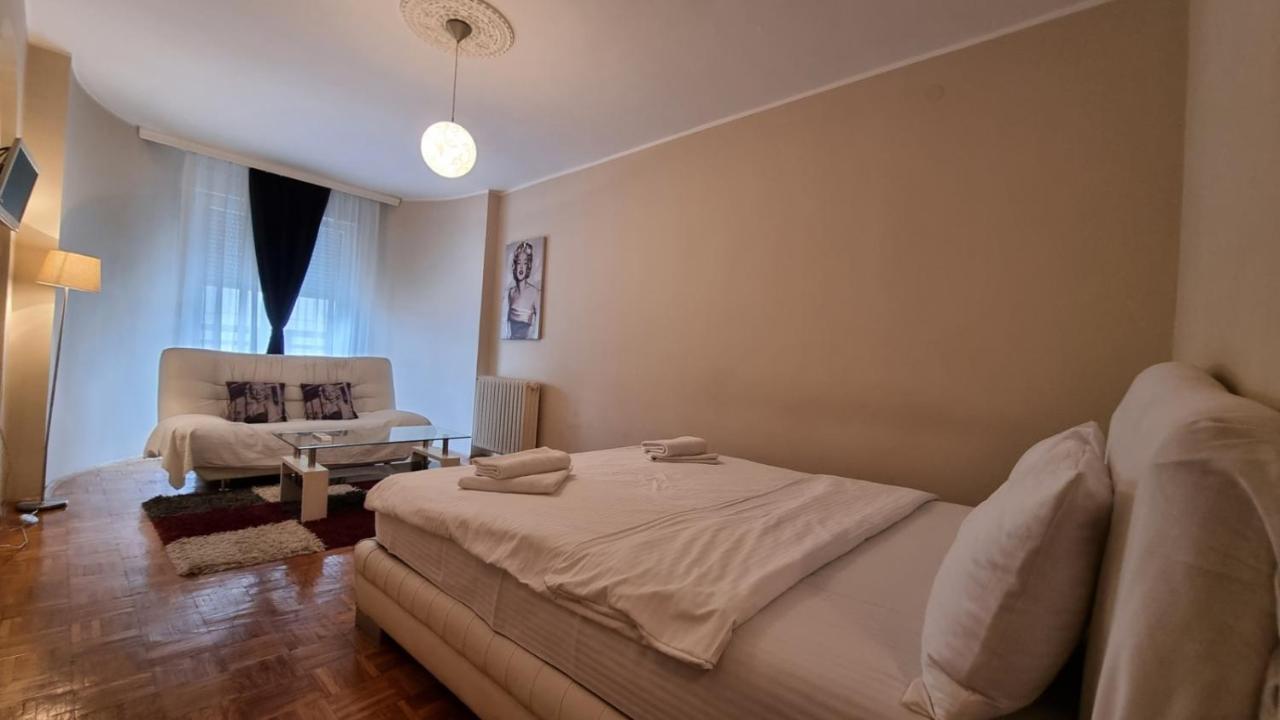 Slavija Square Apartments Belgrado Esterno foto
