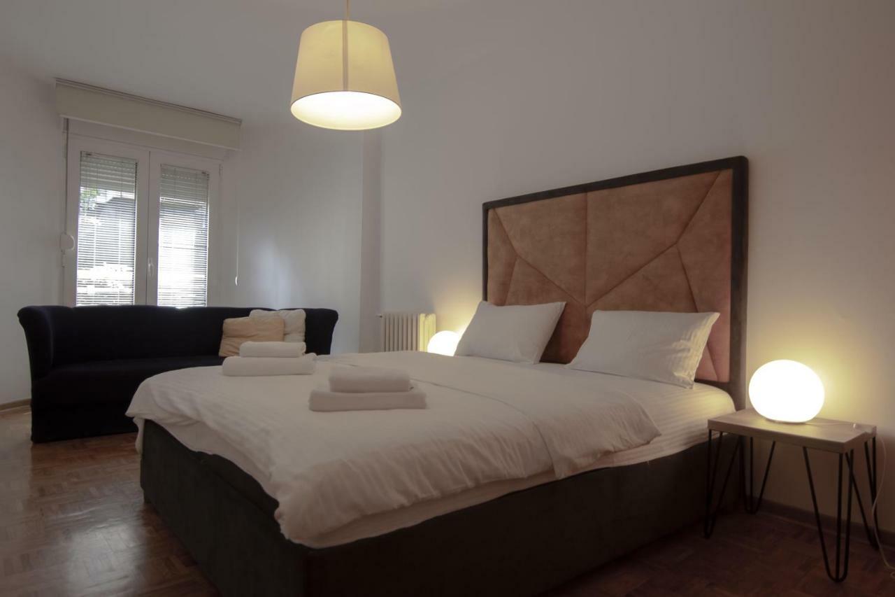 Slavija Square Apartments Belgrado Esterno foto